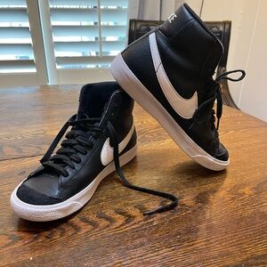 Nike Shoes high top size 5.5 big boy